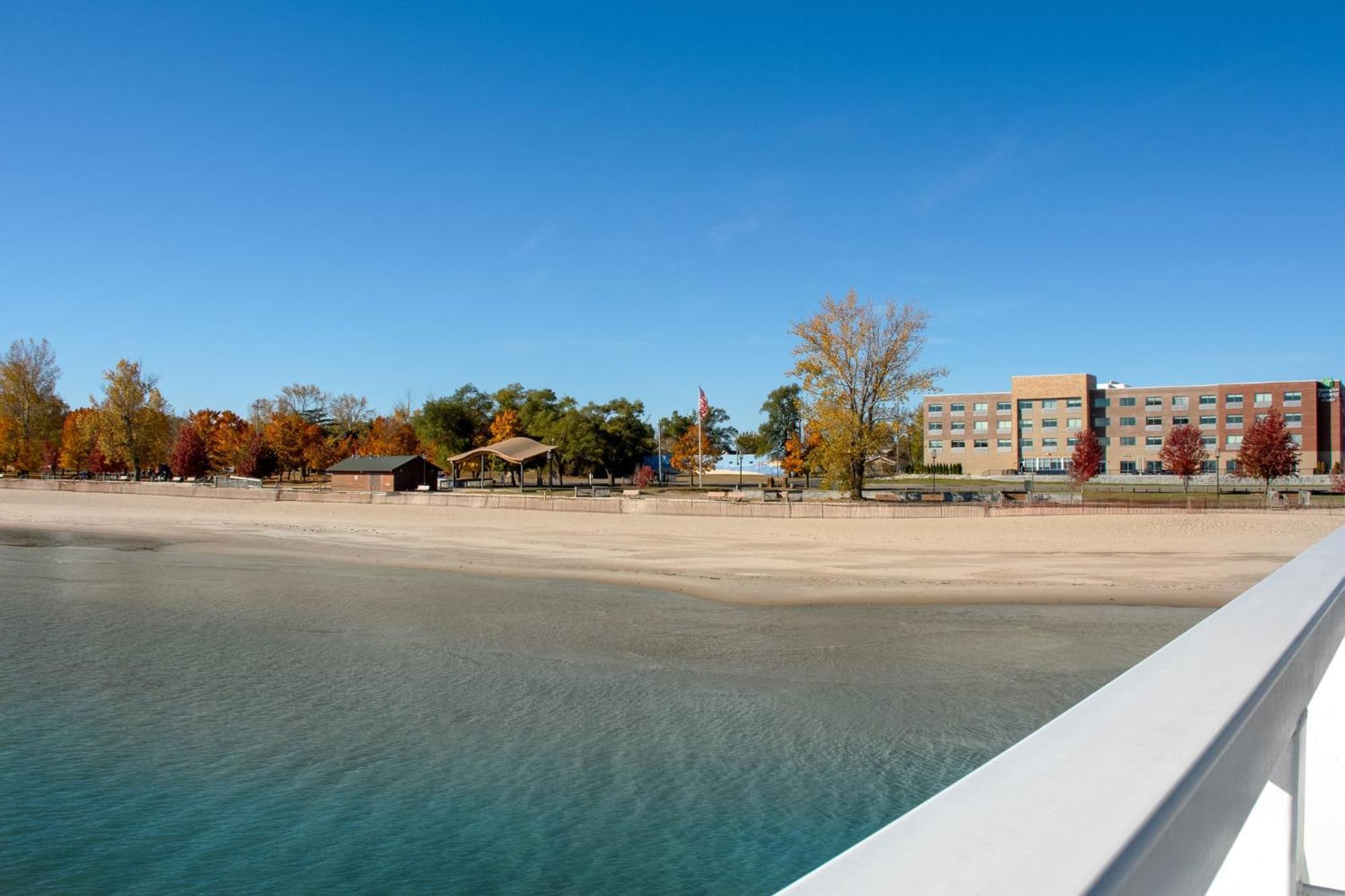 Holiday Inn Express & Suites Oscoda By Ihg Extérieur photo